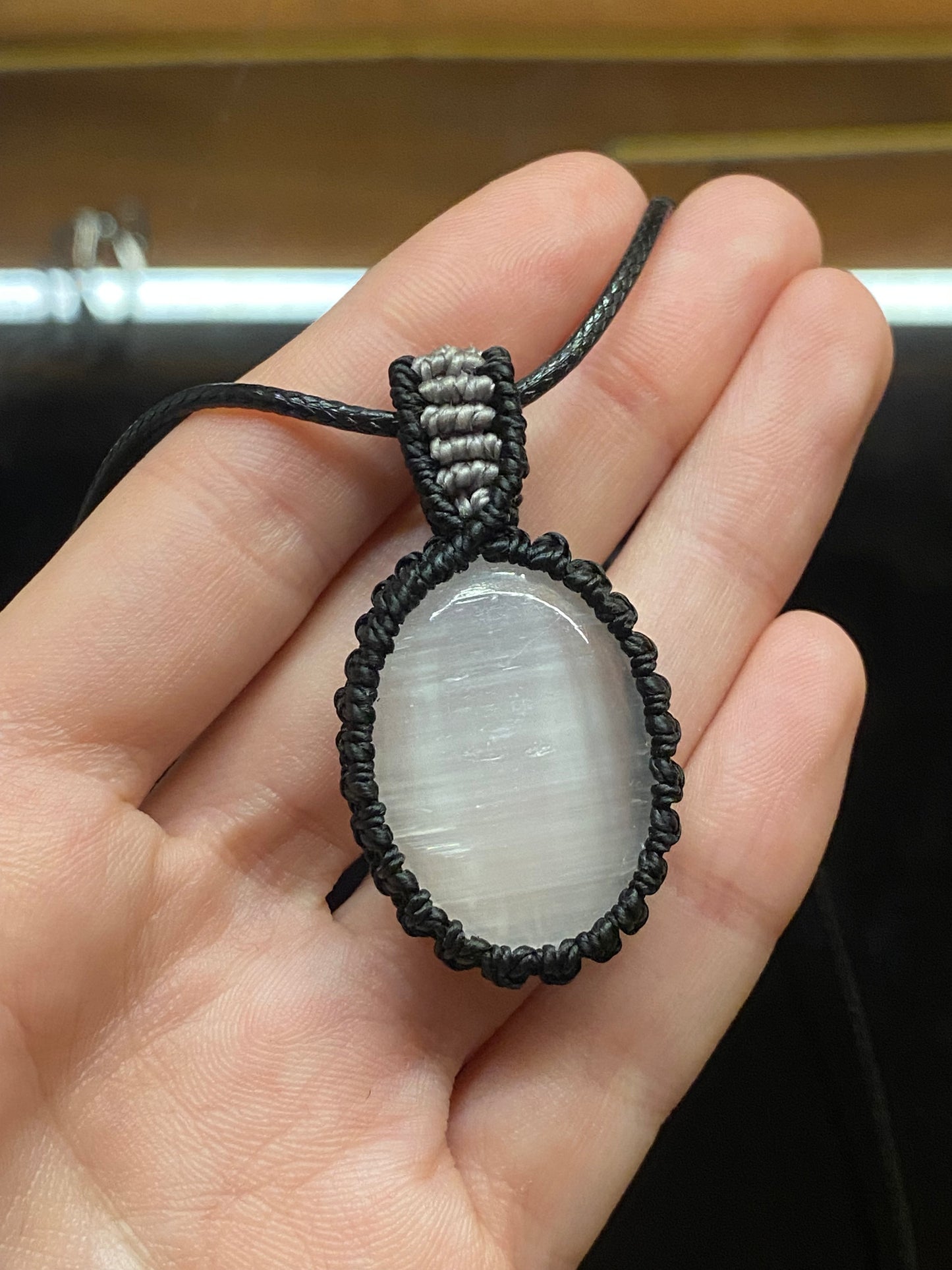 Collana selenite