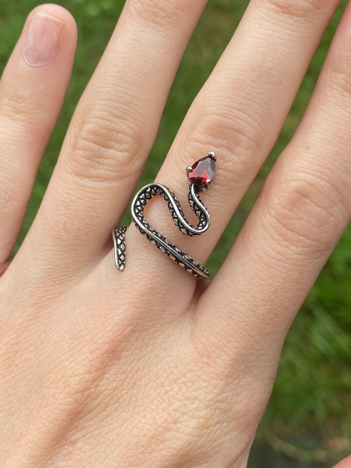 Anello snake granato rosso