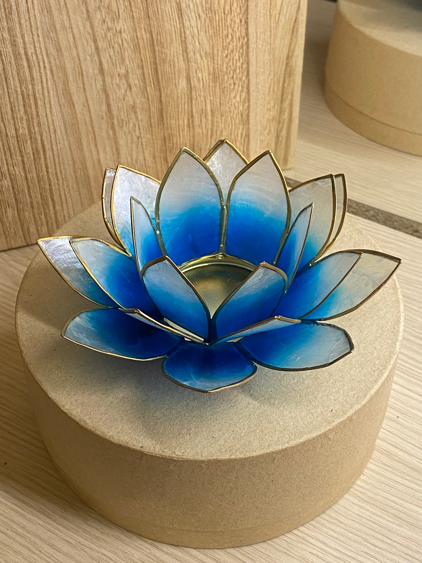 Porta candele fiore di loto in conchiglia Capiz