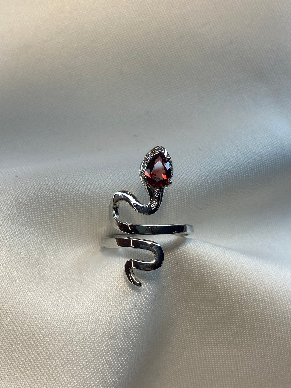 Anello Granato rosso serpente