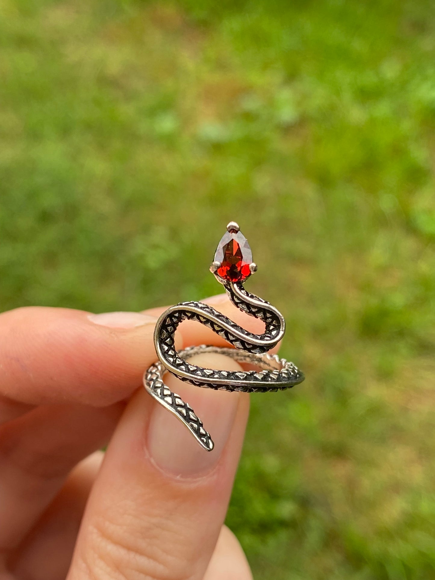 Anello snake granato rosso