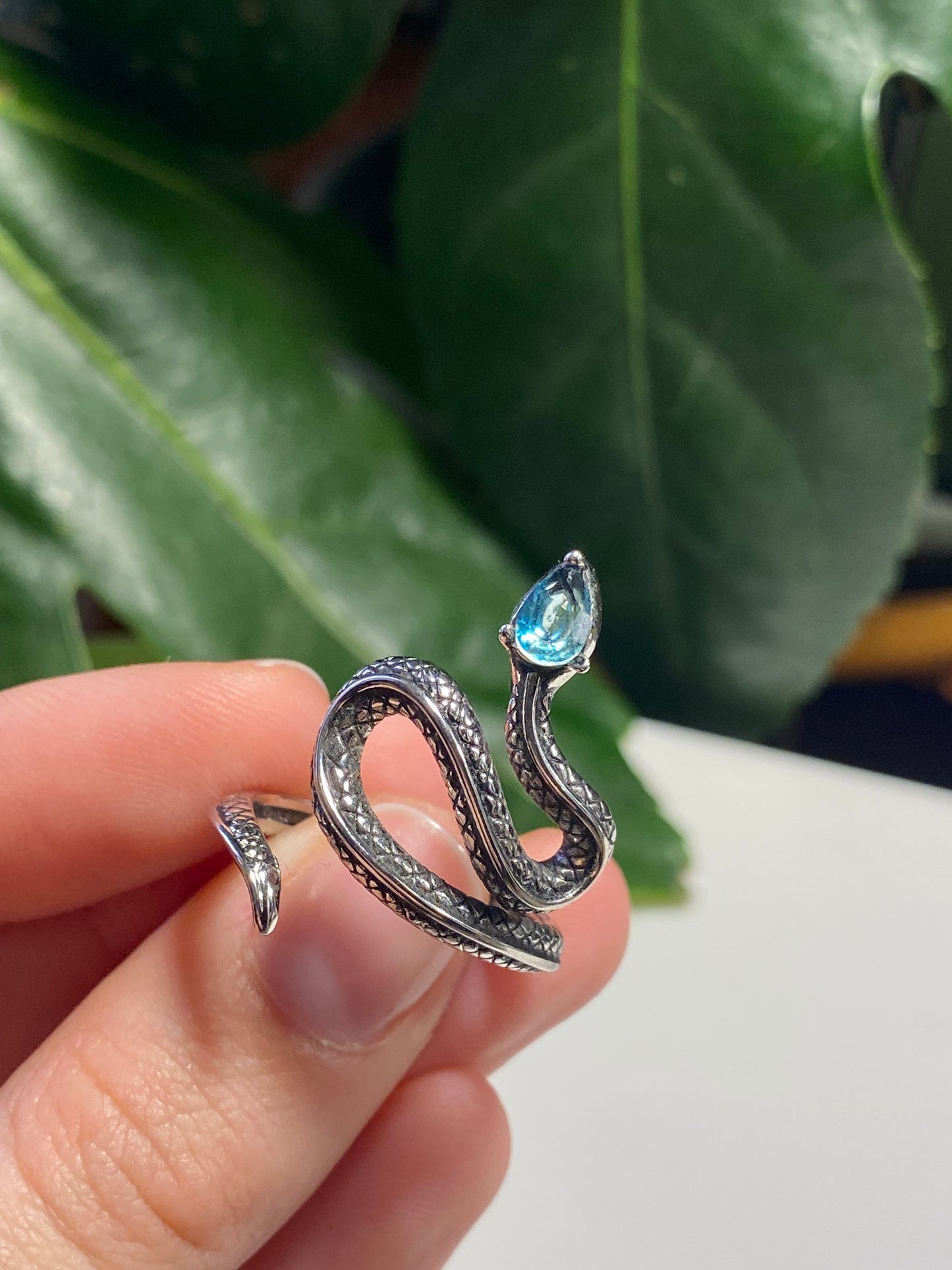 Anello serpente in topazio blu