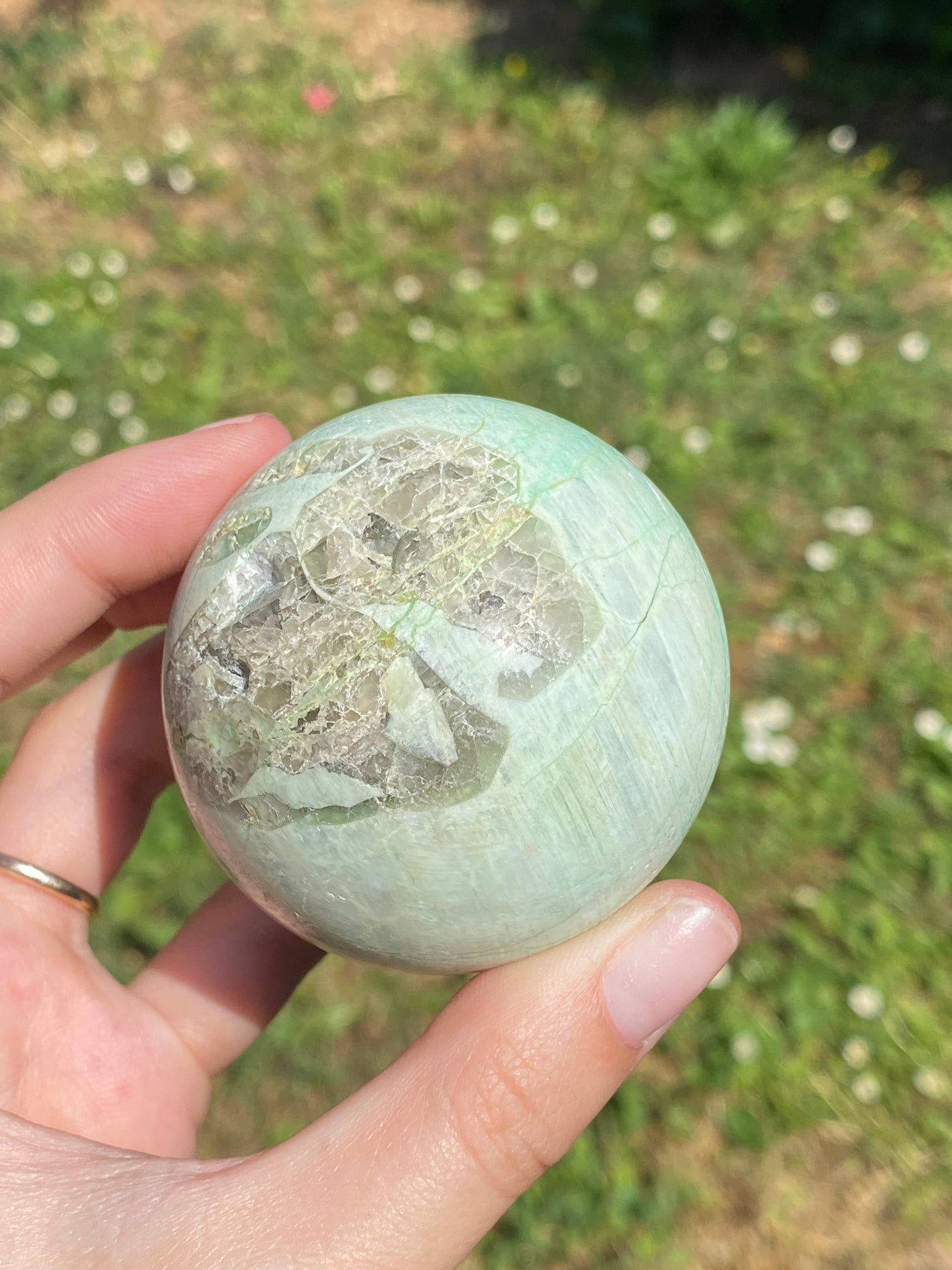 Sfera B in Garnierite (pietra di luna verde)