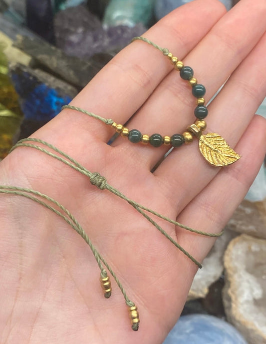 Collana semplice con Agata muschiata e ciondolo foglia