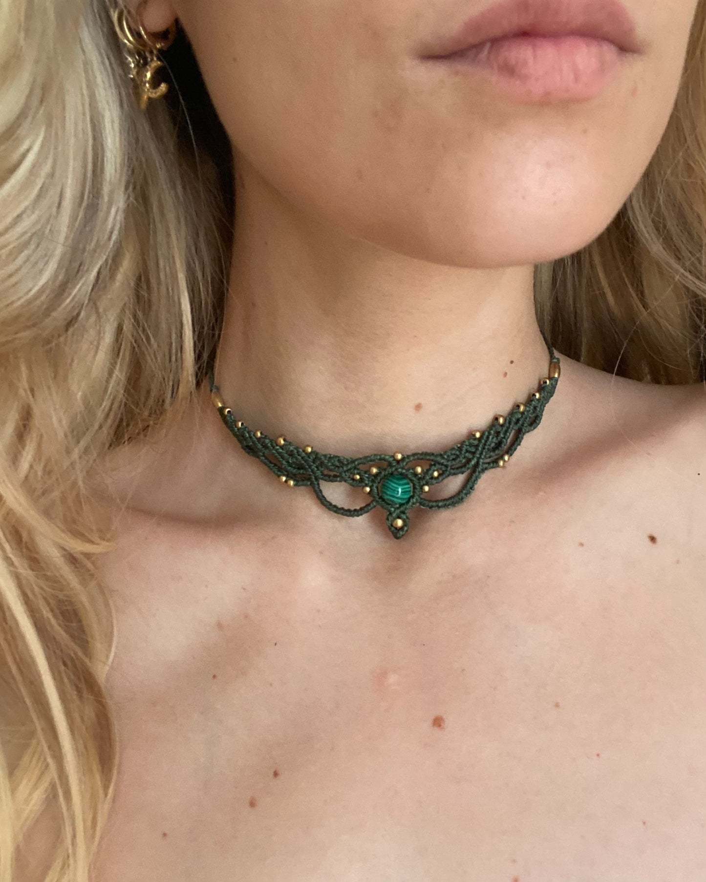 Choker modella “Diana” con malachite