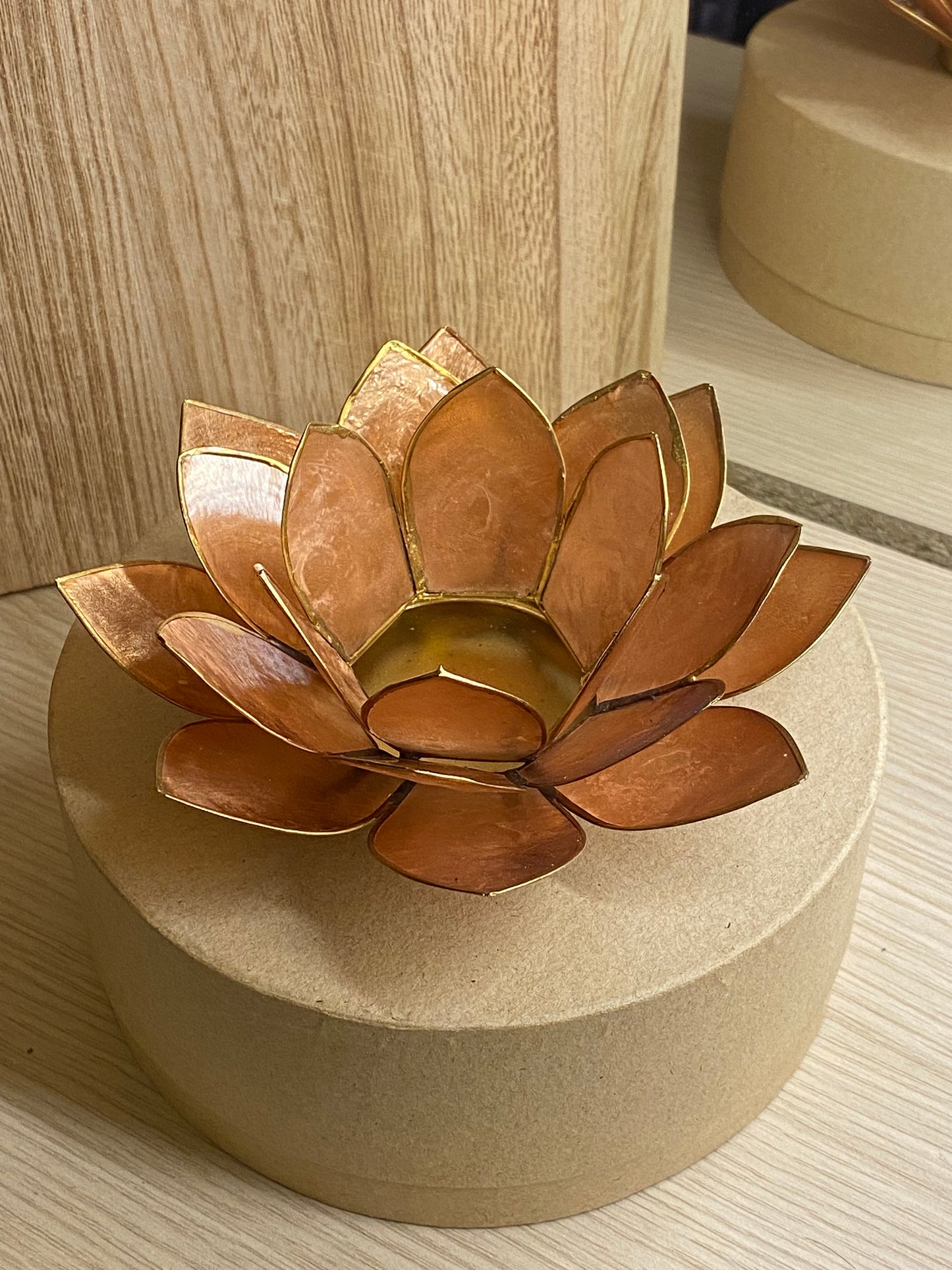 Porta candele fiore di loto in conchiglia Capiz