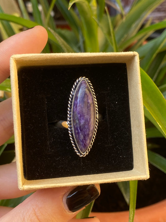 Anello marchise con charoite regolabile in argento 925