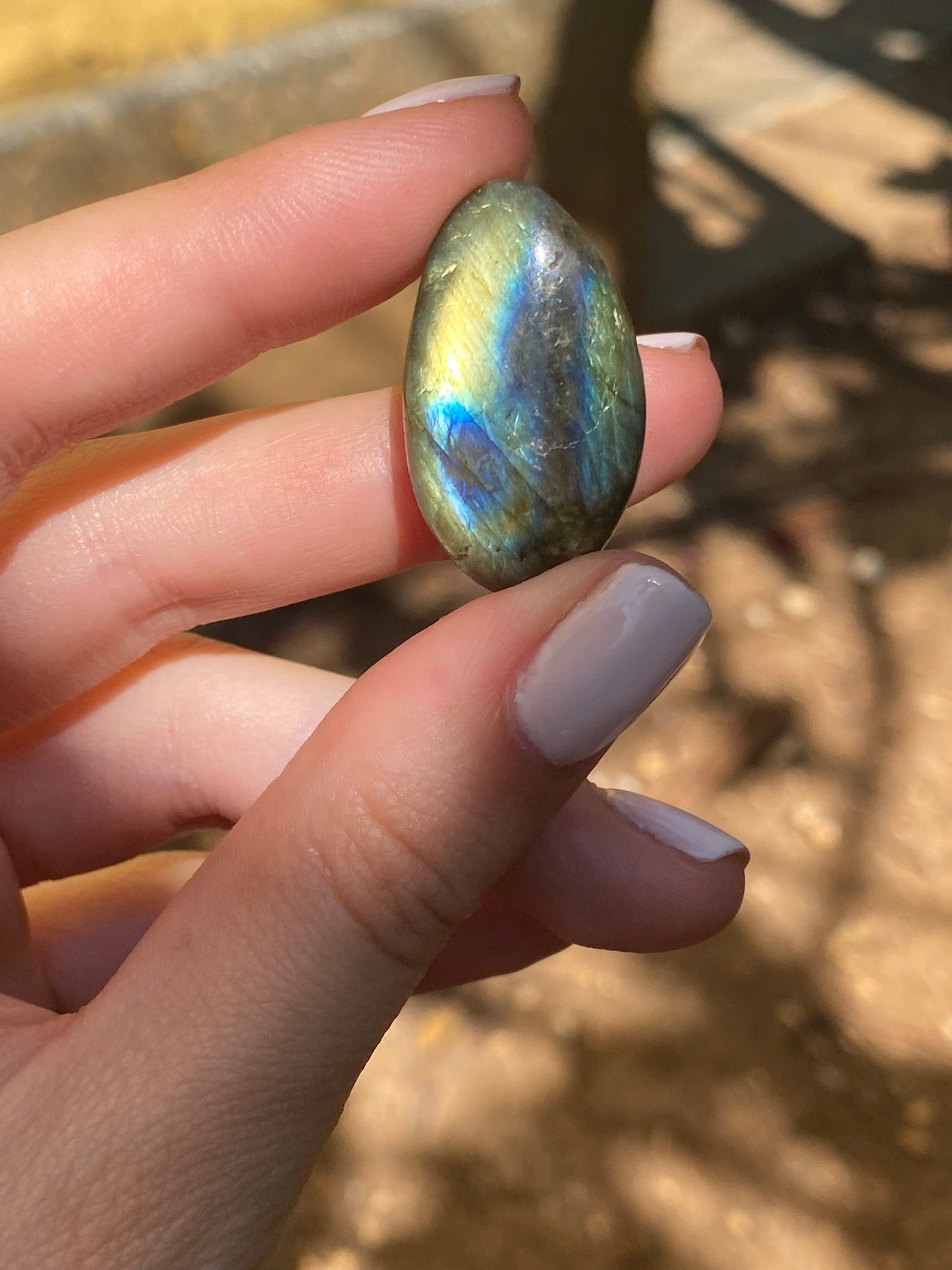 Labradorite burattata