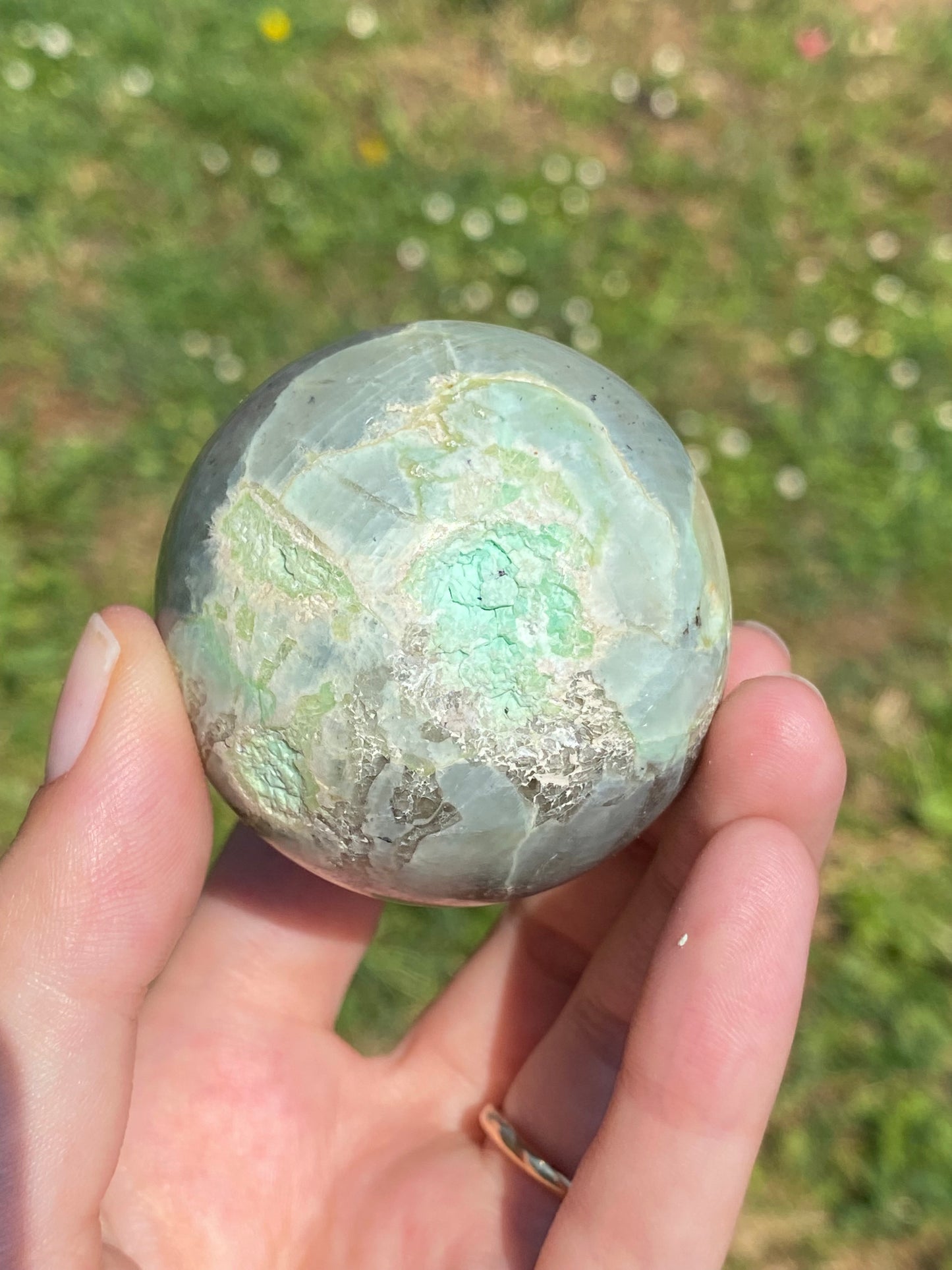 Sfera A in Garnierite (pietra di luna verde)