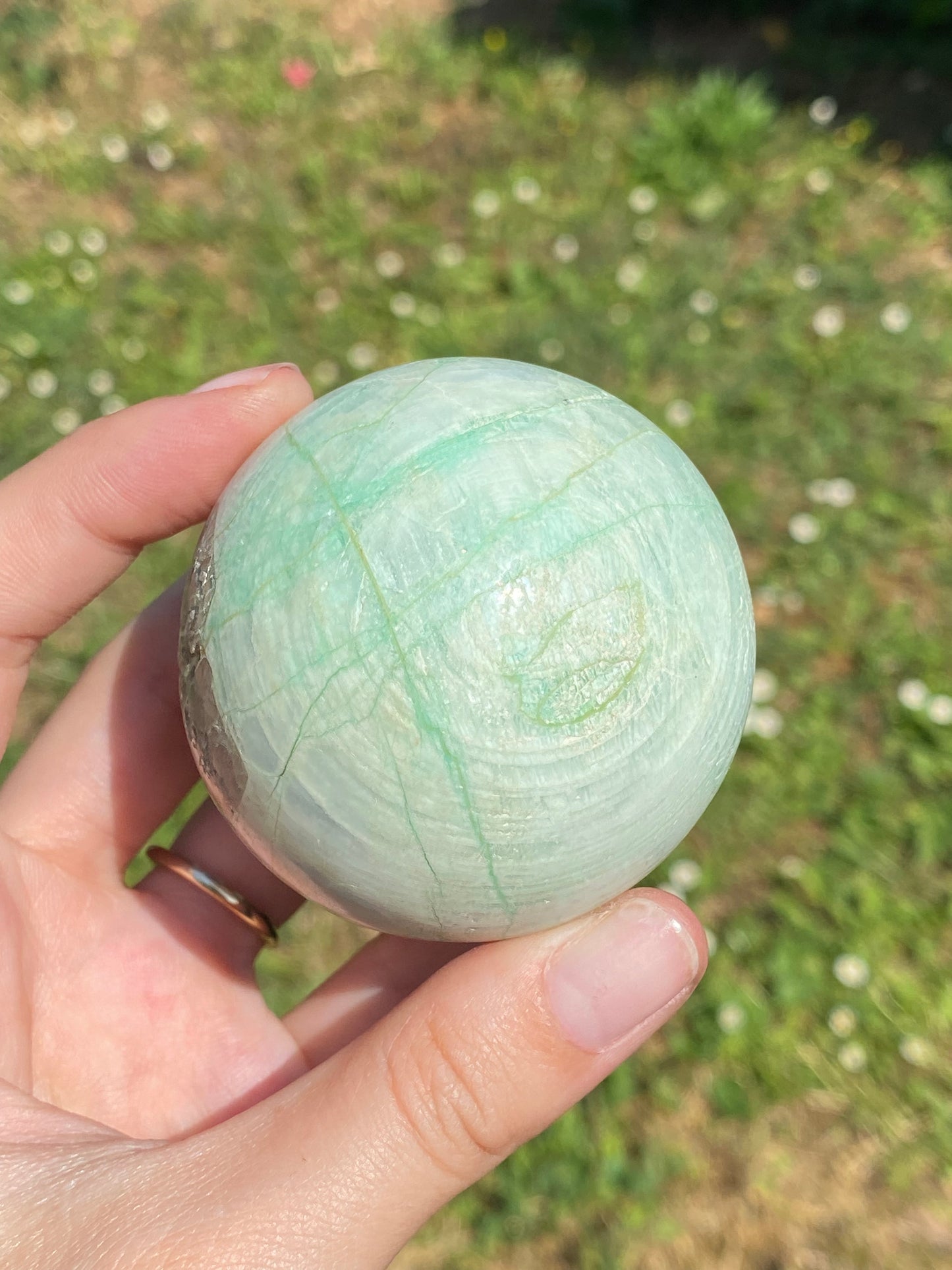 Sfera B in Garnierite (pietra di luna verde)
