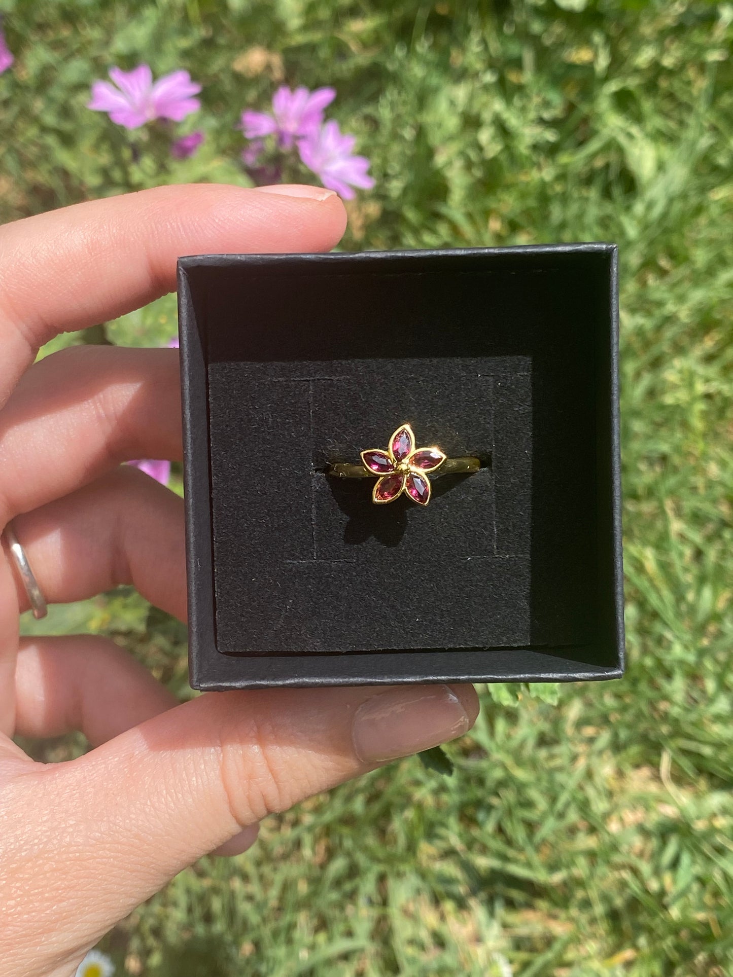 Anello GRANATO fiore