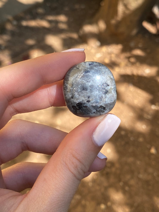 Larvikite burattata