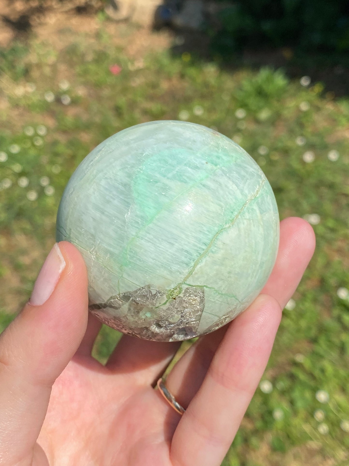 Sfera B in Garnierite (pietra di luna verde)