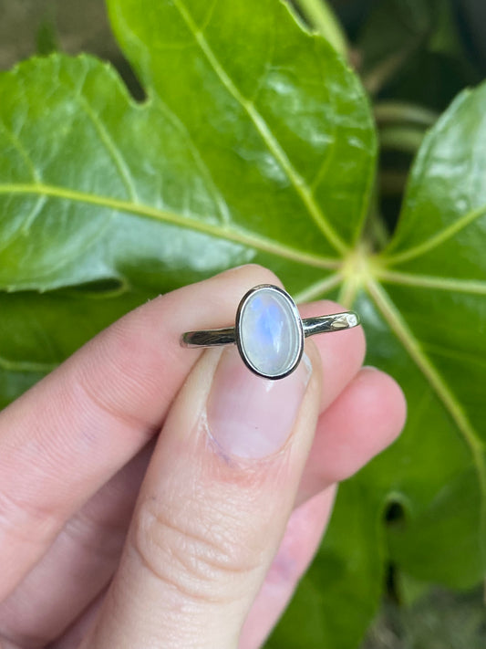 Anello in labradorite bianca
