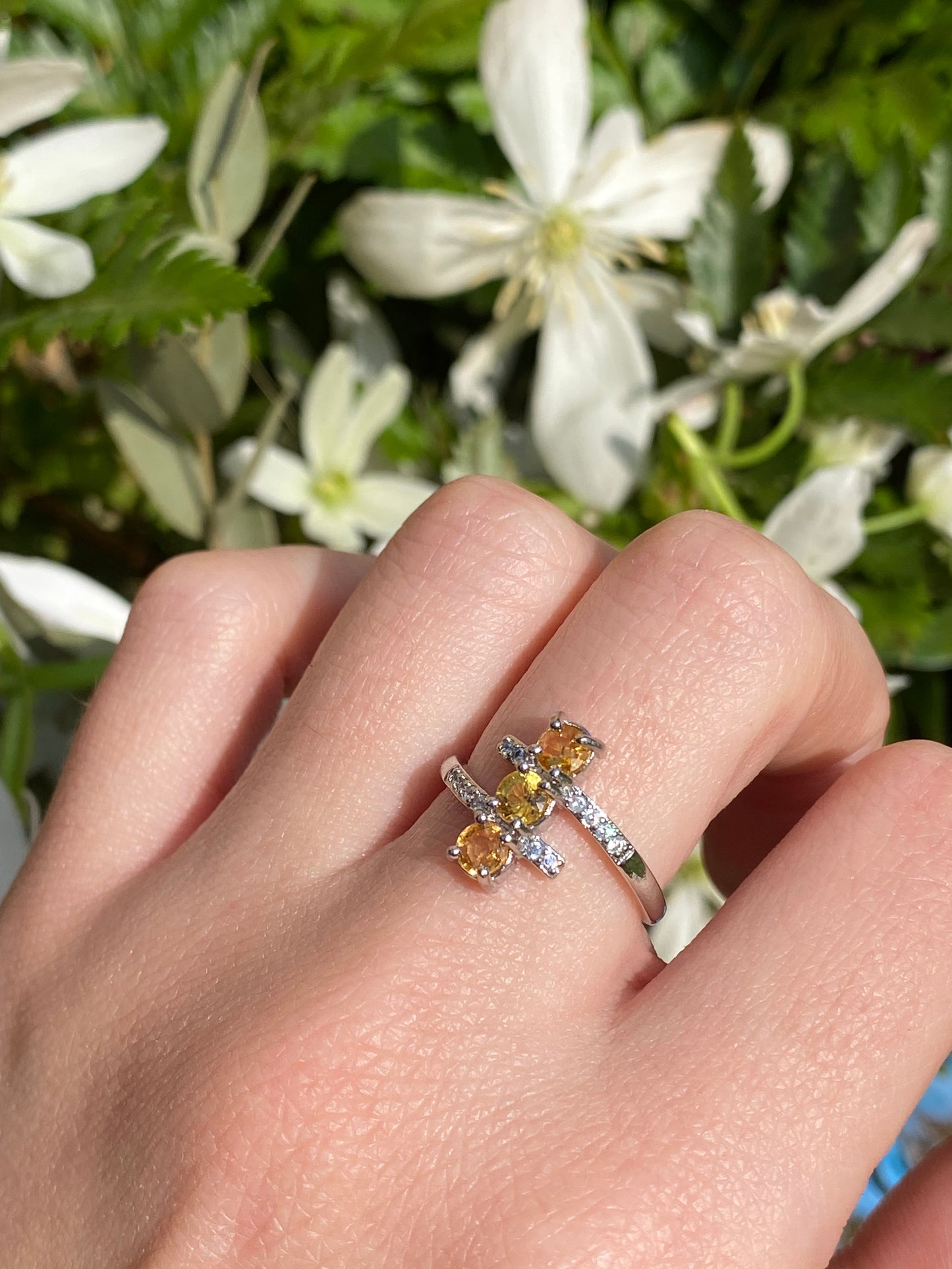 Anello tris con zaffiri
