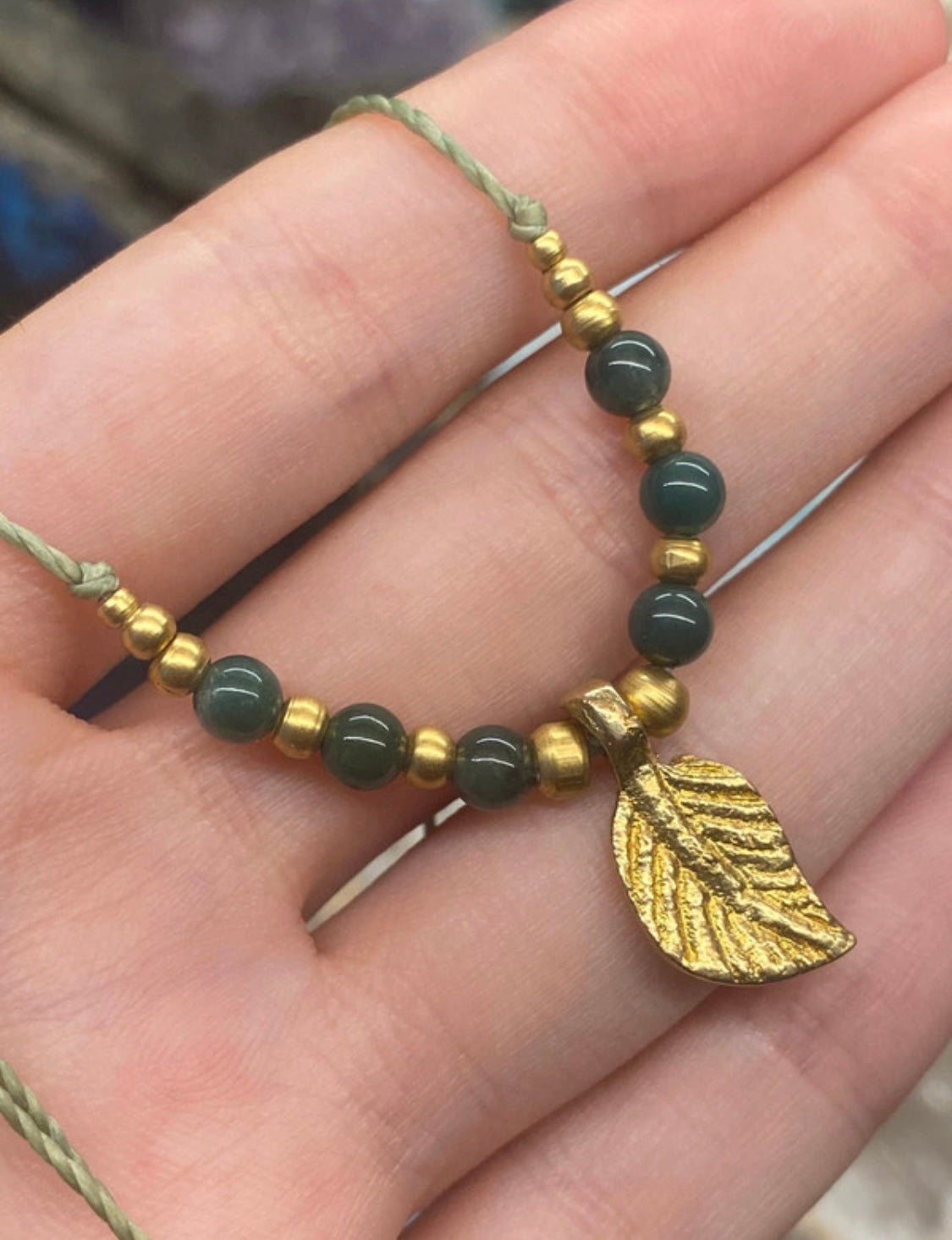 Collana semplice con Agata muschiata e ciondolo foglia