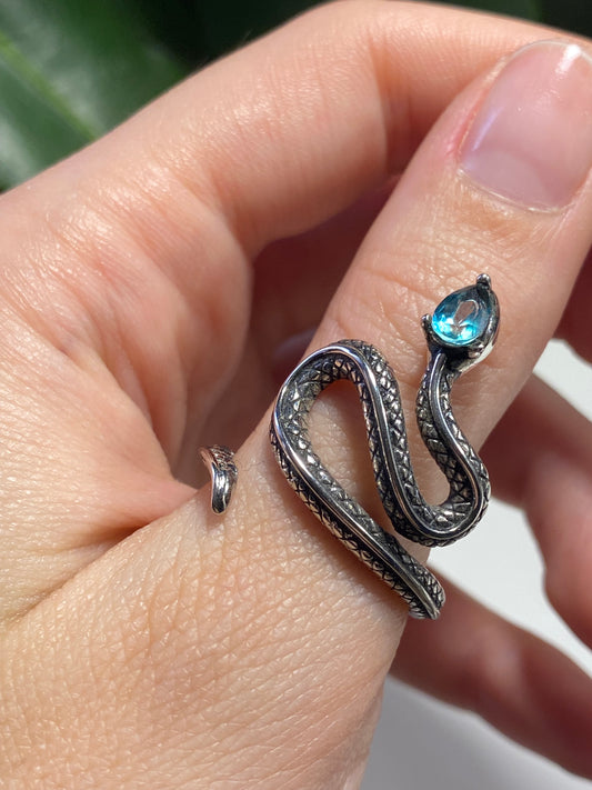 Anello serpente in topazio blu