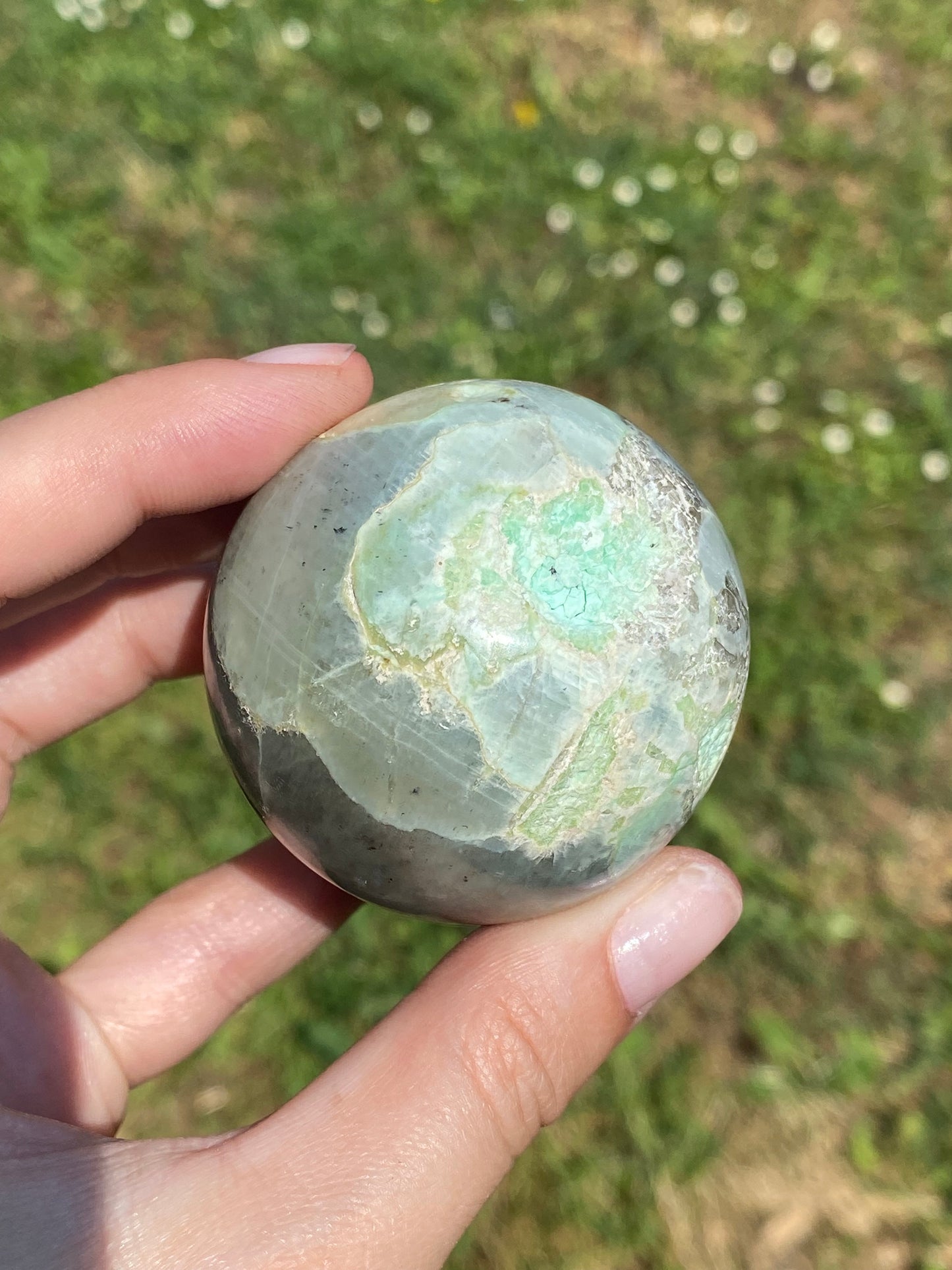 Sfera A in Garnierite (pietra di luna verde)