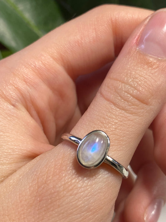 Anello in labradorite bianca