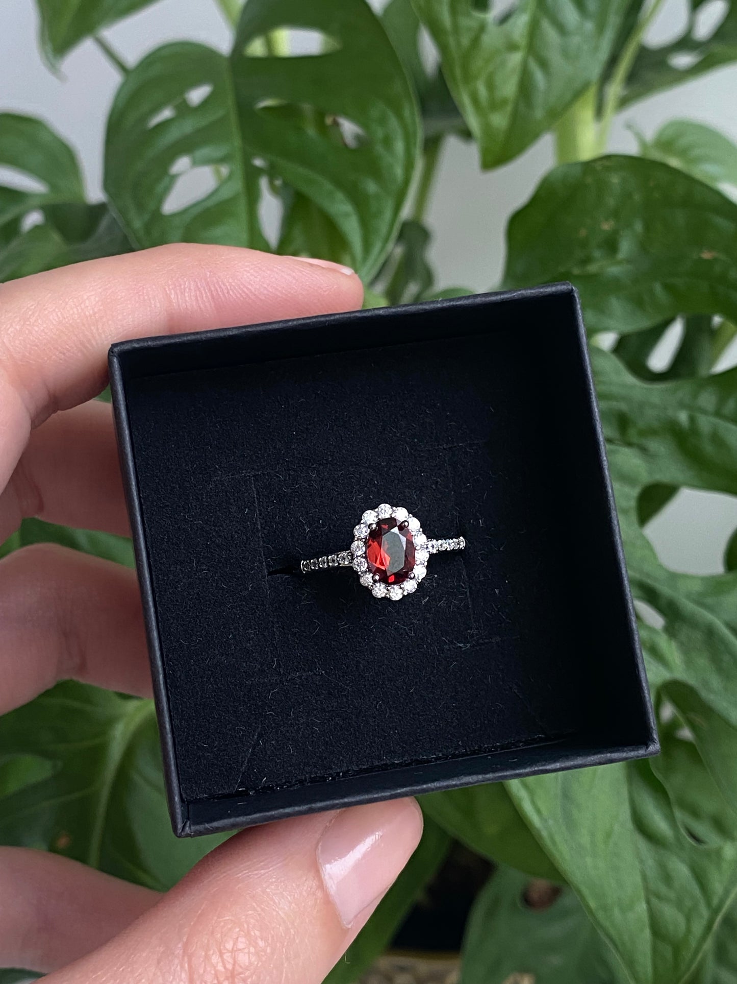 Anello GRANATO ROSSO ovale