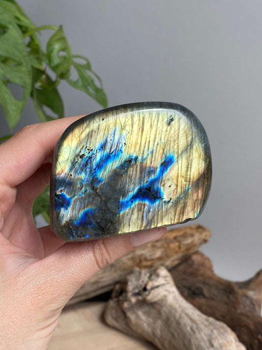 Freeform labradorite