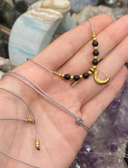 Collana semplice con ossidiana nera e ciondolo luna