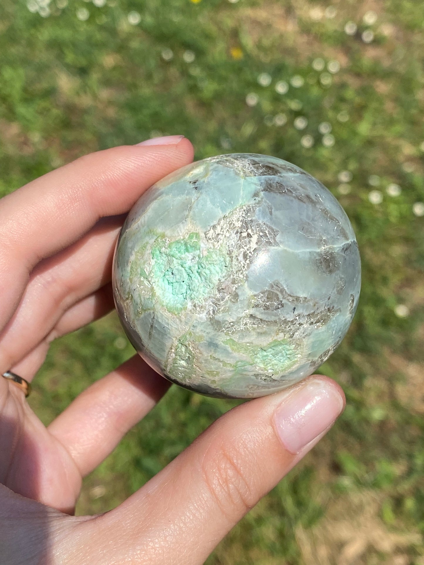 Sfera A in Garnierite (pietra di luna verde)