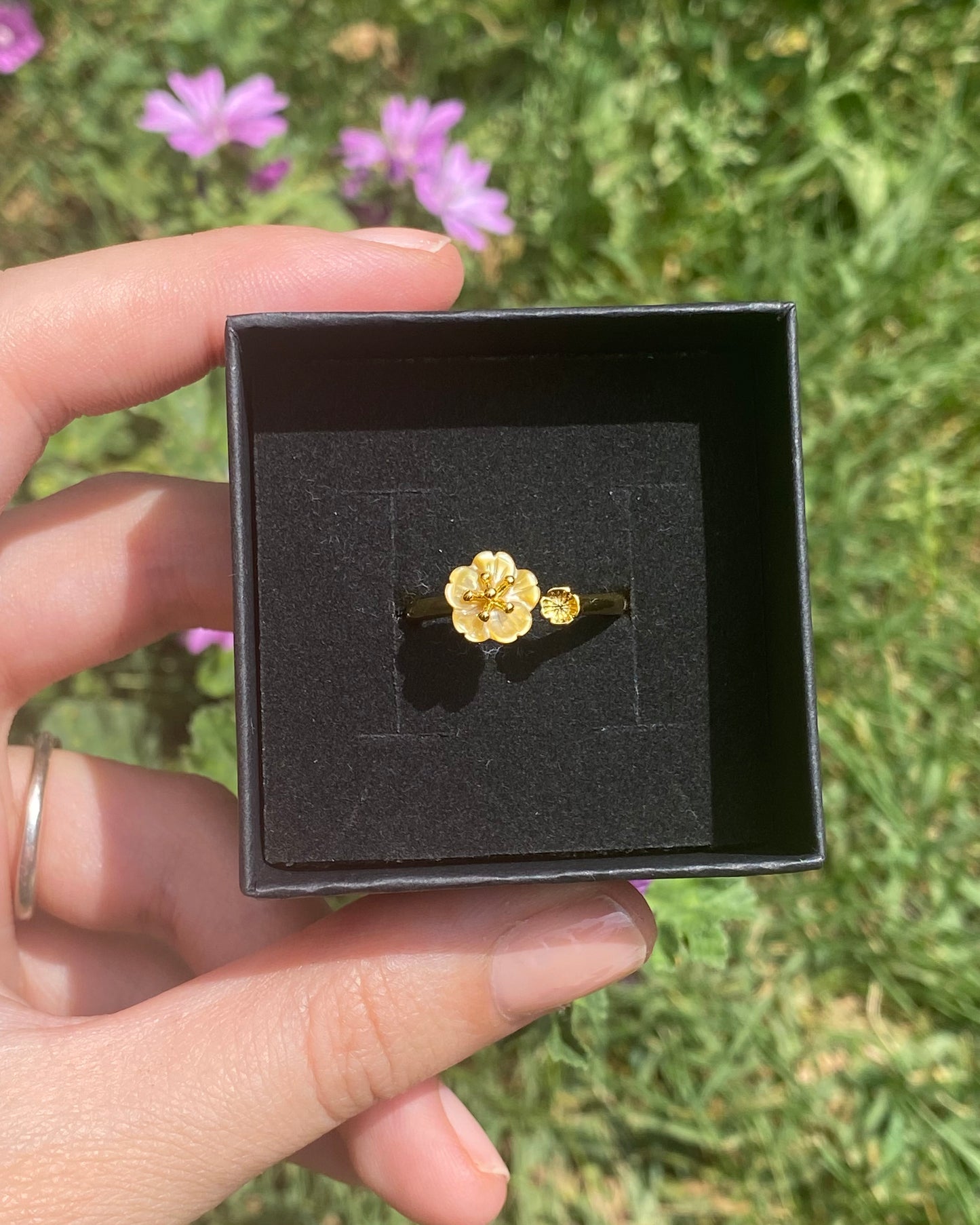 Anello MADREPERLA fiore oro
