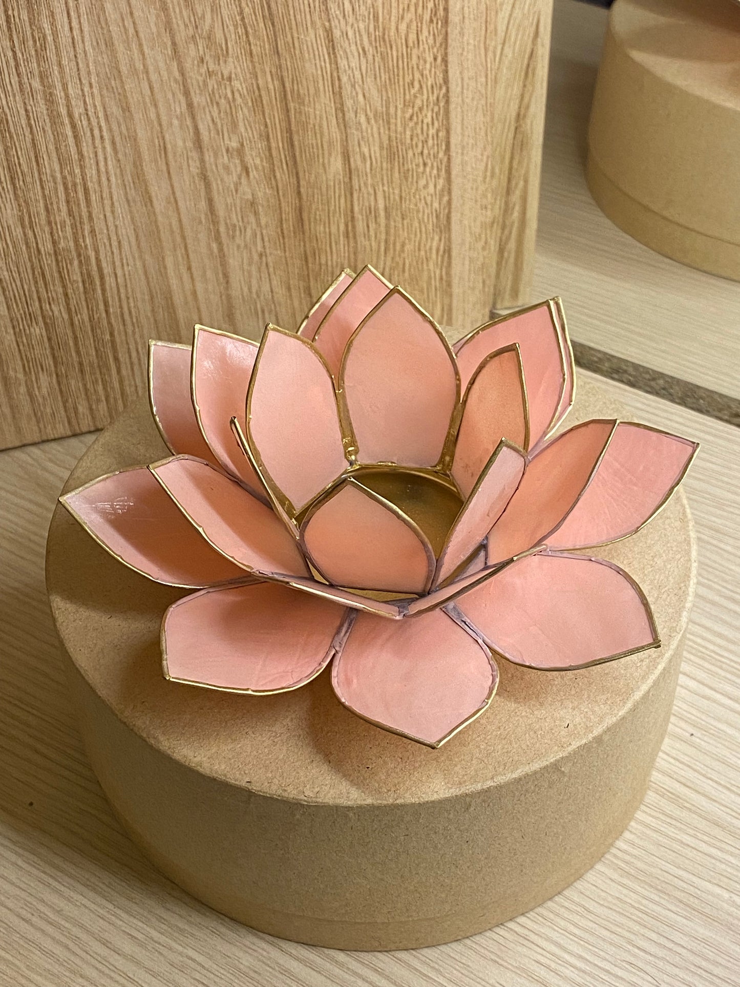 Porta candele fiore di loto in conchiglia Capiz