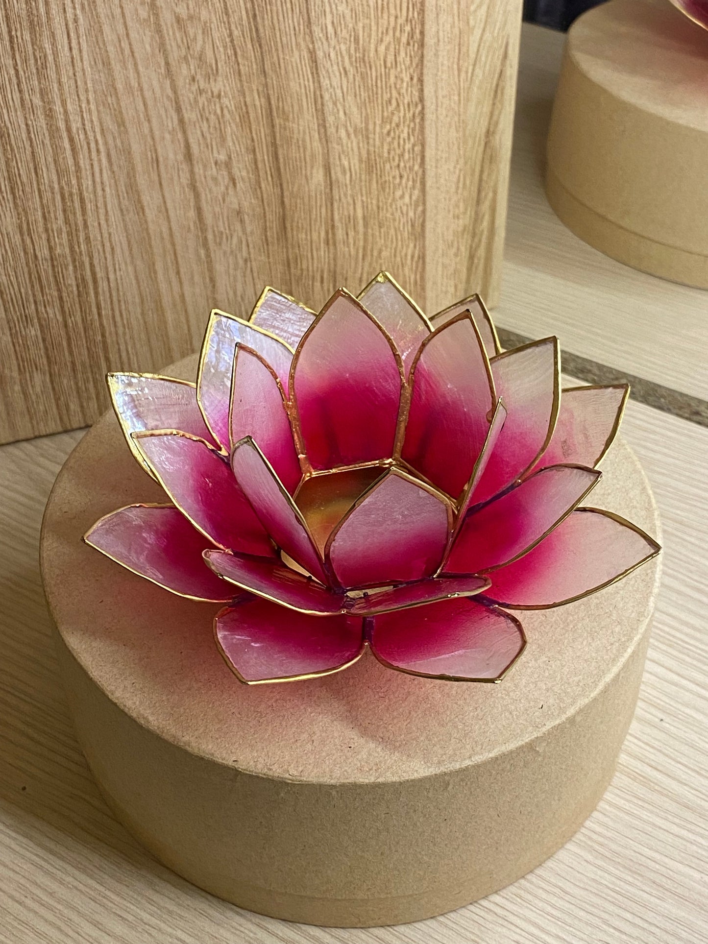 Porta candele fiore di loto in conchiglia Capiz