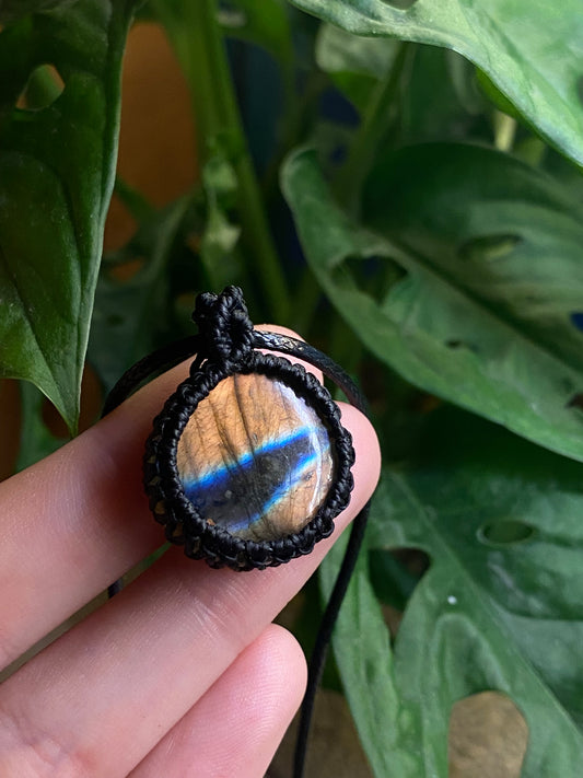 Collana macramè con labradorite