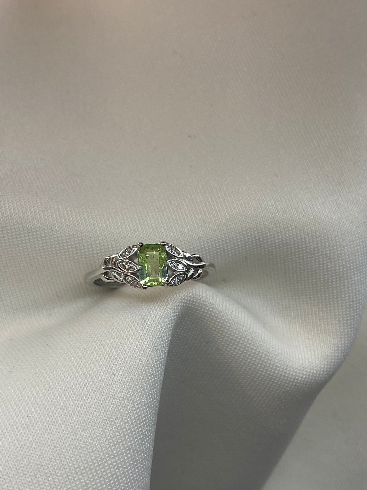 Anello Tormalina verde foglie